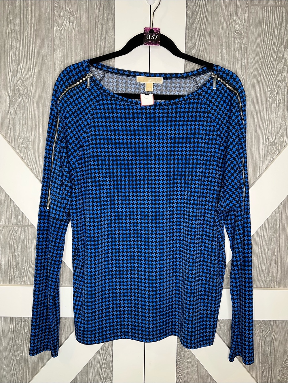 037. Michael Kors Blue Houndstooth Zip-Shoulder Long Sleeve Top L